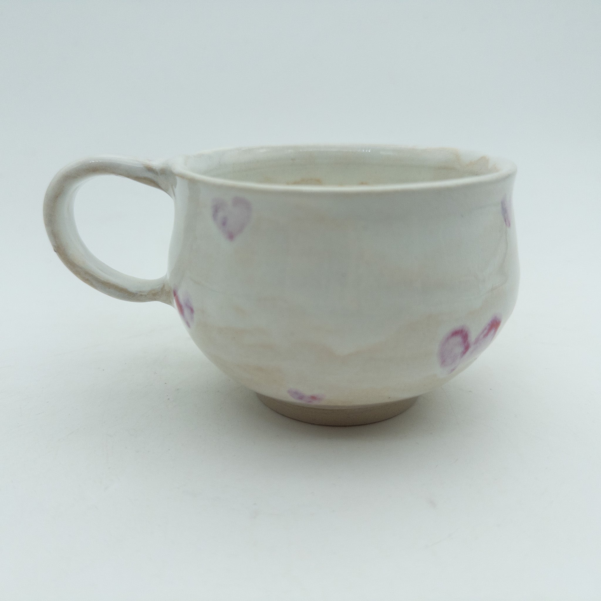 Kop med røde hjerter