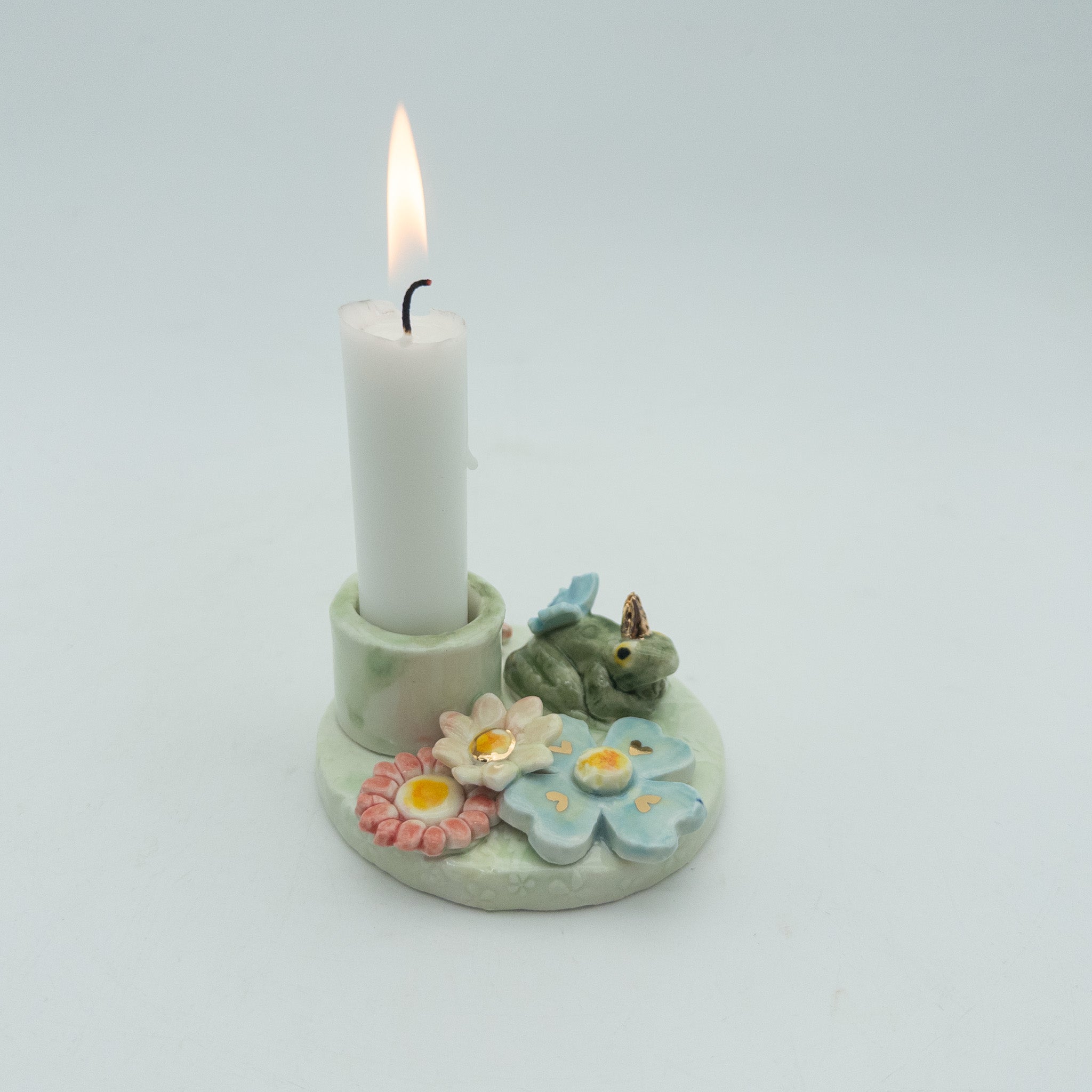 Lysestage med blomster