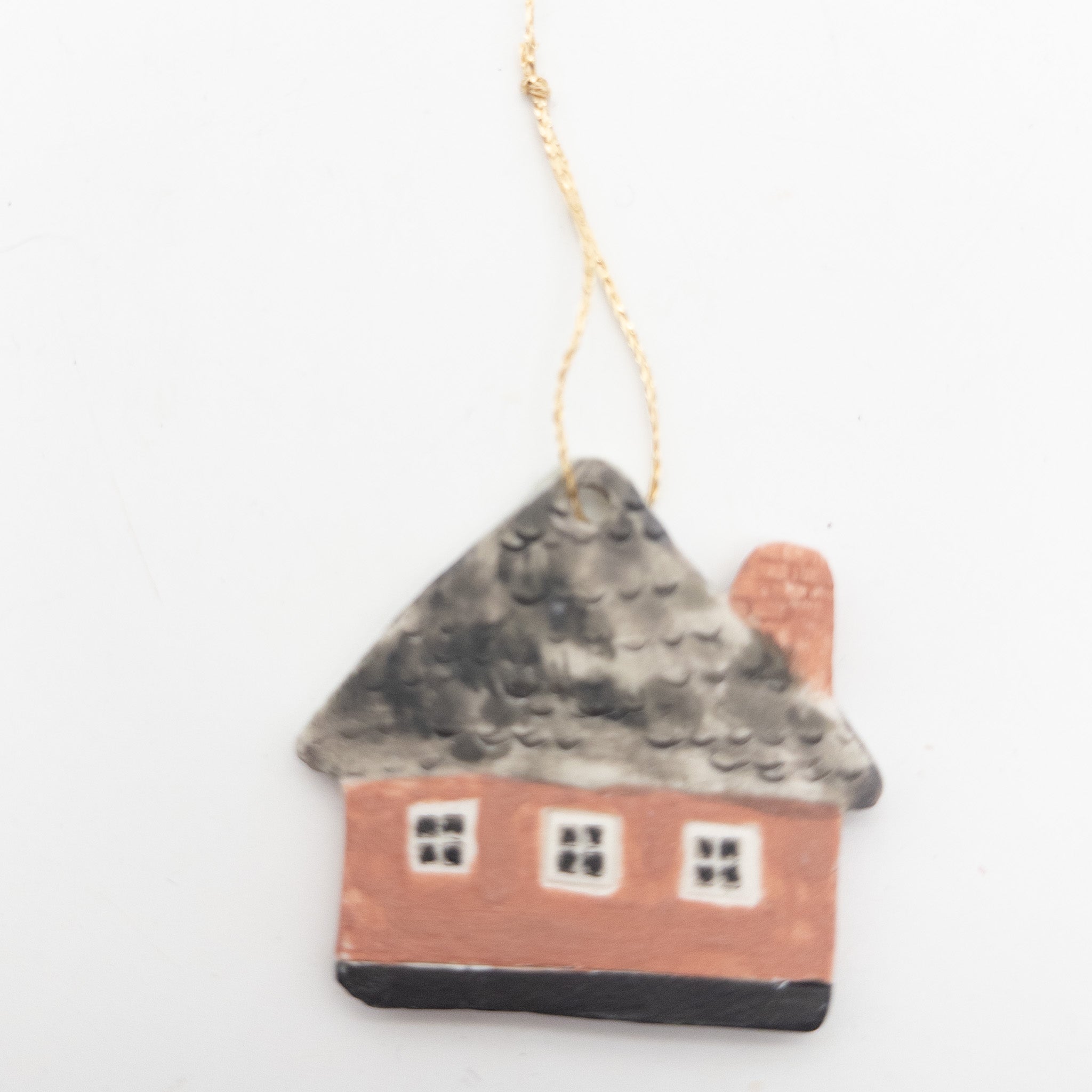 Lille Keramikhus - til ophæng fx på juletræet