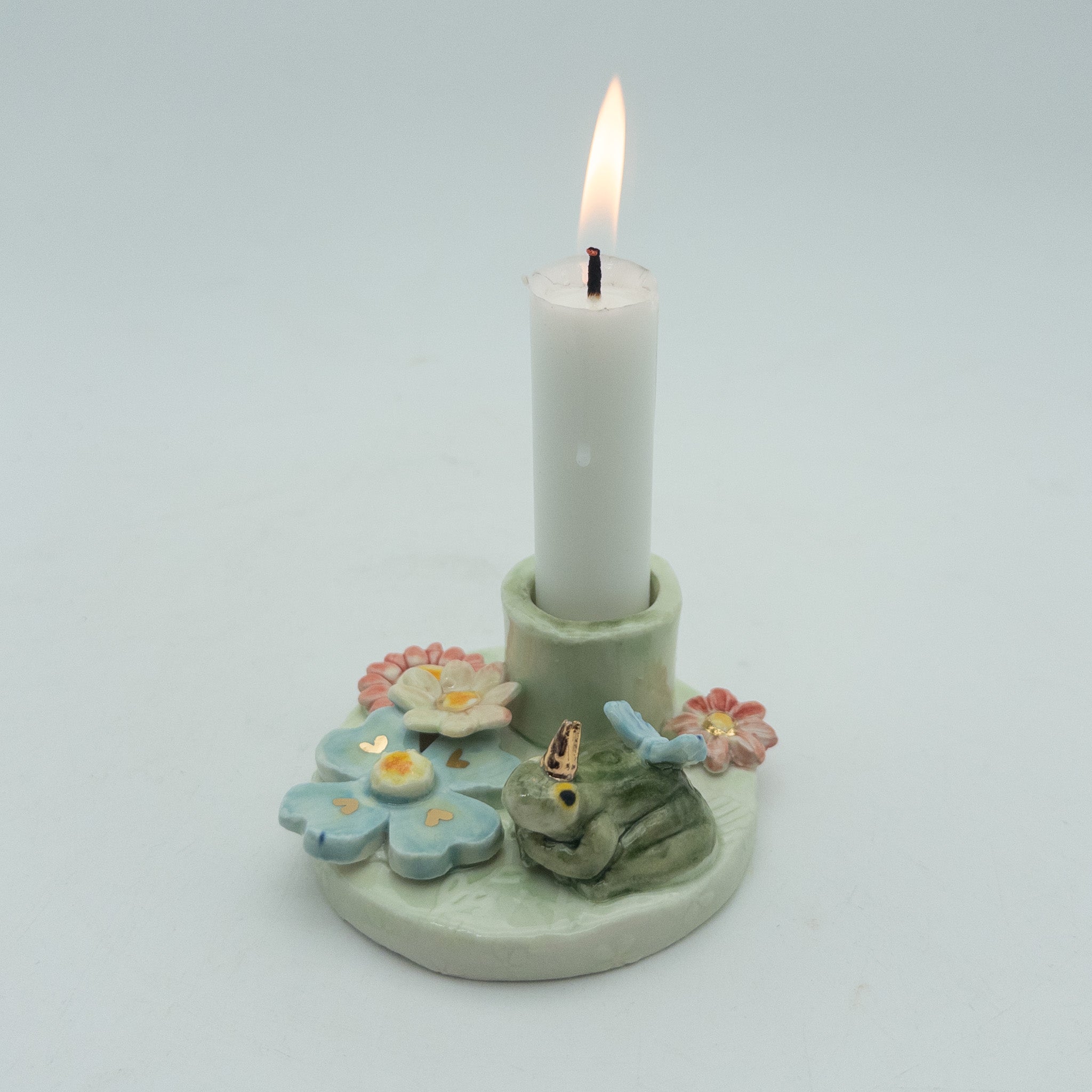 Lysestage med blomster